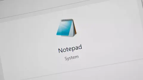 Helyesírás-ellenőrzővel és automatikus hibajavítóval bővült a Windows Notepad repertoárja