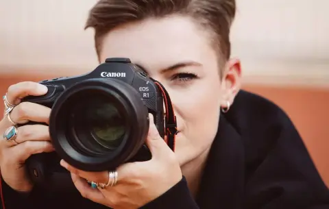 Elkészült a Canon első újkori csúcsfényképezője, az EOS R1