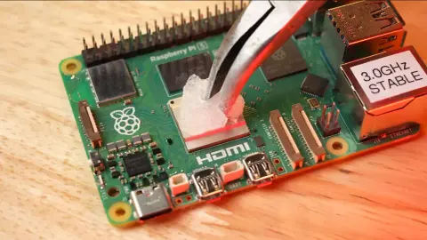 Raspberry Pi 5 extrém tuning: termoelektromos hűtéssel 3,4 GHz-ig sikerült eljutni, ami új világrekord
