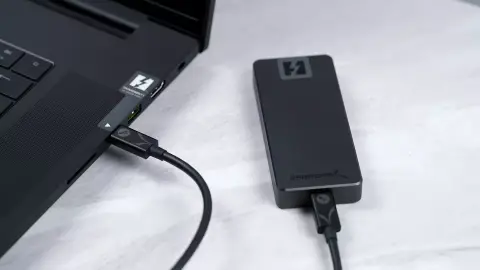 Szupergyors, Thunderbolt 5 portos külső SSD-t készít a Sabrent