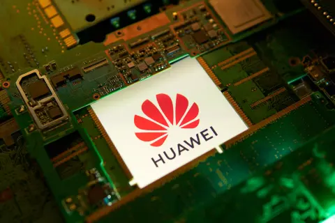 Huawei Ascend 910C ar putea fi un rival serios pentru acceleratorul AI H100 de la Nvidia