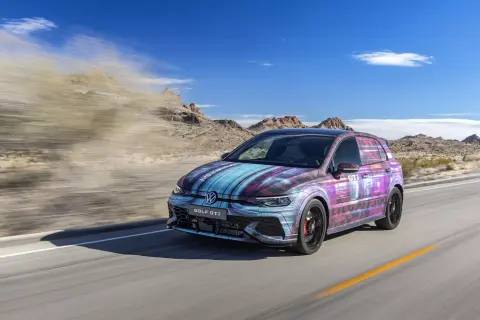 Új szintre emeli a VW az autókba integrált mesterséges intelligenciát