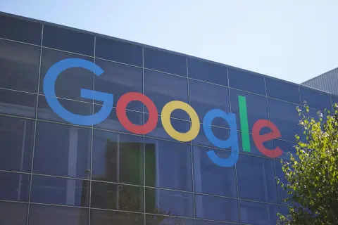 Meglepő bejelentést tett a Google, integrálta a Keresőbe az Internet Archive rendszerét