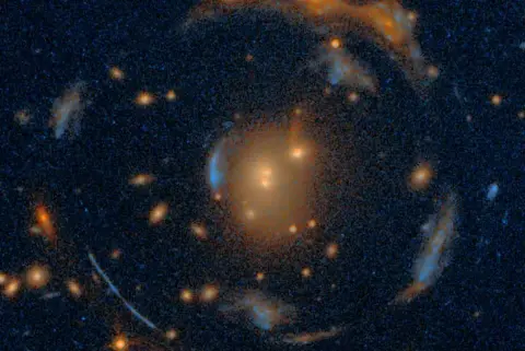 Kivételes gravitációs lencsét azonosítottak