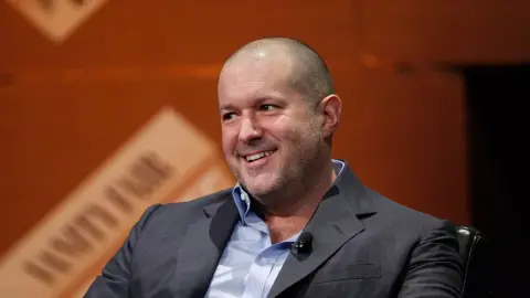 Jony Ive megerősítette, hogy MI hardveren dolgozik a terület nagyágyújával