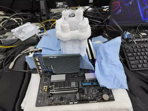 RYZEN 9 9950X extrém tuning: 7548,68 MHz az új órajel-világrekord, és számos egyéb világrekord is megdőlt