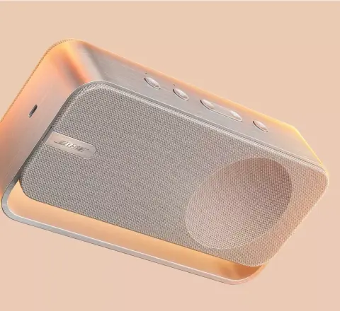 Alumínium és szövet felhasználásával készített elegáns hangszórót a Bose