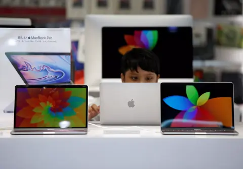 Indiában importkorlátozásokat vezetnek be a PC-k, a táblák, és a noteszgépek esetében