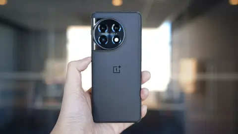 Már a OnePlus 11-re is elindult az Android 15 frissítés