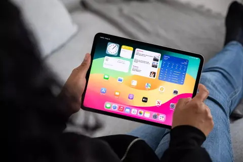 Csak évek múlva jöhet az óriási, hajtogatható iPad