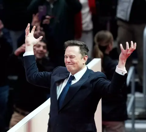 Elon Musk ajánlatot tett az OpenAI és a ChatGPT megvásárlására, Altman kinevette