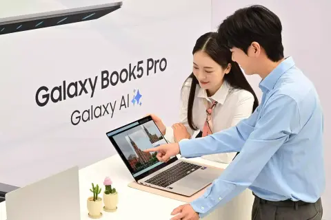 A Samsung Display és az Intel összefog: speciális kijelzők készülhetnek, kifejezetten az AI PC piacra