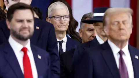 Felfoghatatlan értékű beruházásba kezd az Apple, hogy elkerülje Trump vámjait