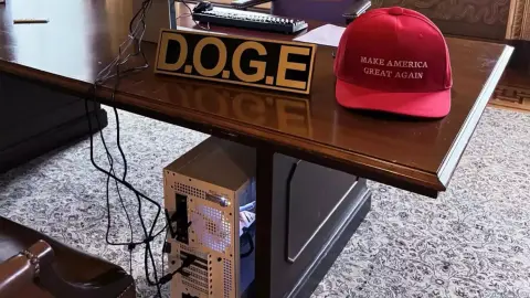 Lencsevégre kapták Elon Musk gamer PC-jét a Fehér Házban – Elég fura felépítéssel rendelkezik