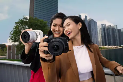 Újrapozícionálja a Canon az EOS R50-et, az új R50 V már vloggereknek szól