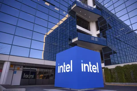 Az Intel értékesítette az Altera divízió többségi tulajdonát – Próbálják javítani a vállalat pénzügyi helyzetét
