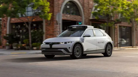Rendkívül gyorsan nő a Waymo robottaxik forgalma