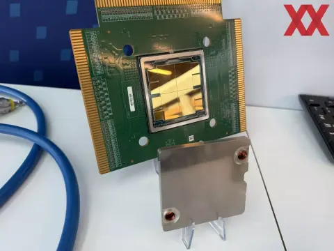 Processzorra integrált folyadékhűtő blokkot tesztelnek az Intel szakemberei – 1000 W-os hűtőteljesítményre is képes lehet