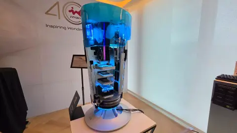 Az InWin egy futurisztikus, 1,1 méter magas számítógépházzal ünnepli a márka fennállásának 40. évfordulóját