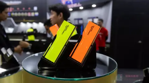 La standul G.Skill s-a putut observa și un un pachet de memorie de 512 GB dar și module tactate la 10934 MHz