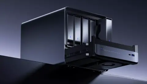Combos NAS-t villantott a MinisForum – Egy AMD Ryzen AI 9 HX Pro 370 APU köré épül