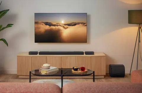 Egy pusztító hangprojektort jelentett be a JBL, négy szerényebb termék mellett