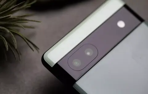 Tűzveszélyes a Pixel 6a, korlátozza az akku kapacitását a Google