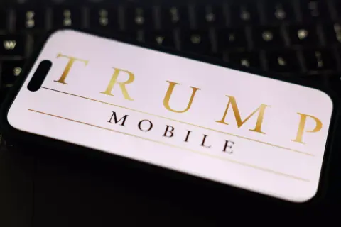 Saját mobilszolgáltatást indít Trump egyedi okostelefonnal együtt