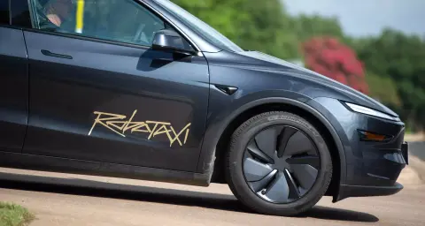 Elindult a Tesla Robotaxi szolgáltatása, felemás módon