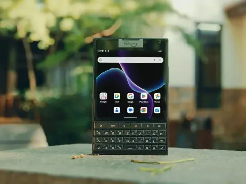 QWERTY gombsorral készül új androidos okostelefon – Vevő lennél rá?