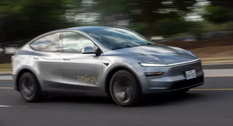 Katasztrofális a Tesla Robotaxi működése, veszélyt jelentenek az autók az utakon