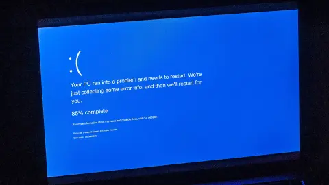Búcsúzik a klasszikus kékhalál, a Microsoft feketére cseréli a hátterét és átalakítja egy picit