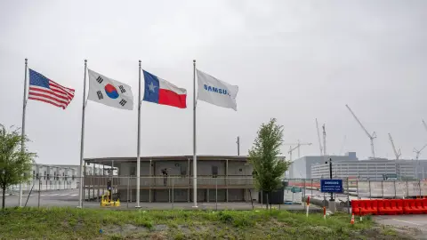 A Samsung elhalasztja 44 milliárd dolláros texasi üzemének beindítását