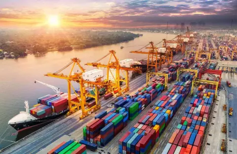 25%-os importvámot vetne ki az amerikai kormányzat a japán és a dél-koreai termékekre augusztus elsejétől