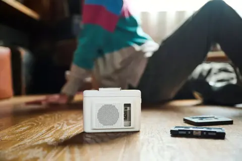Újabb modern kazettás walkmant virított a Maxell, ezúttal beépített hangszóróval kiegészítve