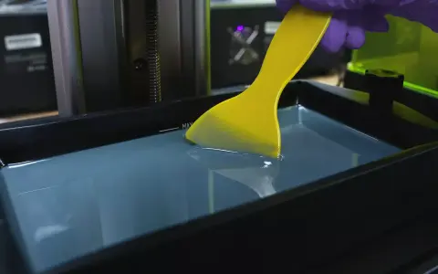 Kínai kutatók akárhányszor újrahasznosítható műgyantát fejlesztettek ki a 3D nyomtatókhoz