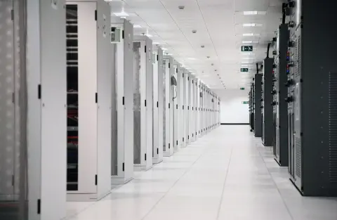 Az Európai Unió 30 milliárd euróval segíti a gigawatt-osztályú AI adatközpontok építését