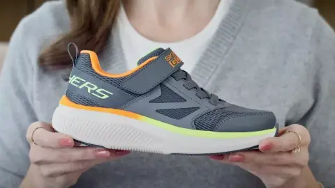 „Elveszíthetetlen” cipőt tervezett a Skechers az Apple technológiájával