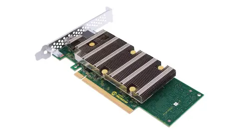 Ez a bővítőkártya maximum 32 darab NVMe SSD-t kezel és 291 GB/s-os adatátviteli sávszélességet kínálhat