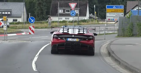 Magyar rendszámmal szúrták ki a 3000 lóerős BYD hiperautót