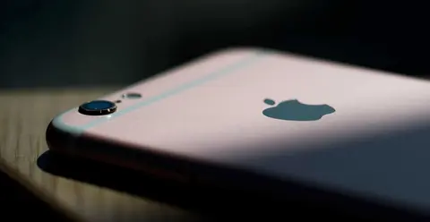 Ismert, és kihasznált súlyos sebezhetőség miatt frissült még a 10 éves iPhone is