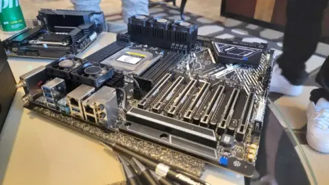 Elkészült a PCI Express 8.0-s szabvány tervezetének 0.3-as kiadása – 1 TB/s-os kétirányú kommunikációra nyílik mód
