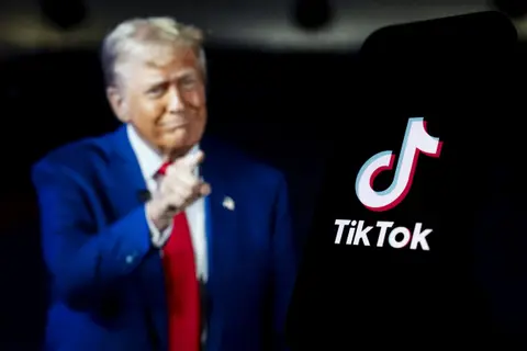 Aláírta Trump a „TikTok-mentő” rendeletet