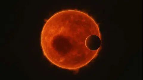 Egy exobolygó fedte fel csillagának foltos arcát