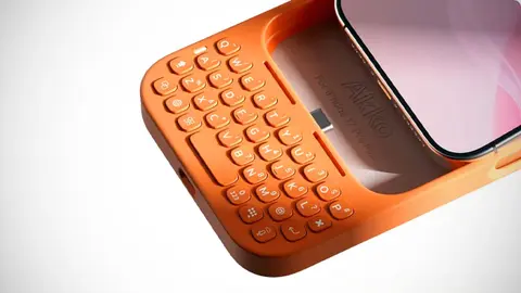 Rendkívül átgondolt, BlackBerry-stílusú billentyűzetes tok született iPhone-ra