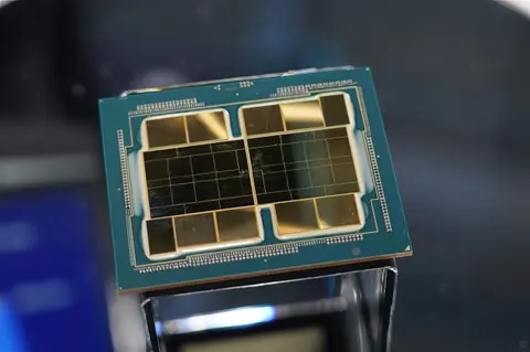 Búcsúznak az Intel adatközpontokba szánt AI gyorsítói, a Ponte Vecchio és az Arctic Sound modellek