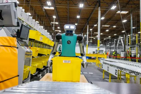 Brutális leépítést tervez az Amazon a robotok fejlődésével