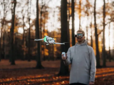 Bemutatta 360 fokos videózásra alkalmas drónját az Insta360