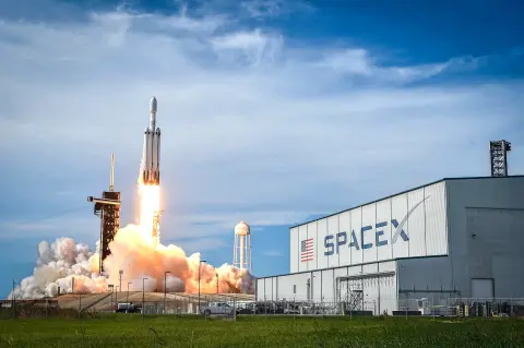 800 milliárd dollárra értékelhetik a SpaceX-et, ezzel Elon Musk is brutálisan gazdagodhat