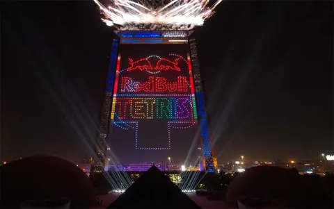 2800 darab RGB drón segítségével varázsolták az égre a világ eddigi legnagyobb Tetris játékát